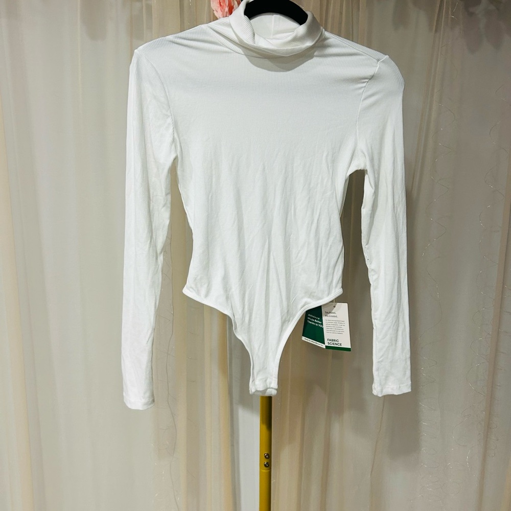 HALARA Classic White Long Sleeve Bodysuit